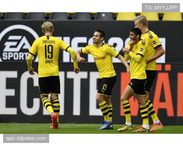 战术评论：图赫尔的三中卫体系为何在拜仁遭遇水土不服？